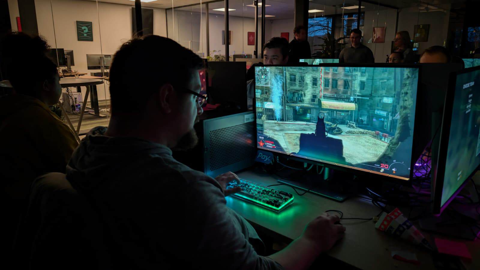LAN party verhuur bij Rebelz Gaming voor scholen, bedrijven en esports-events