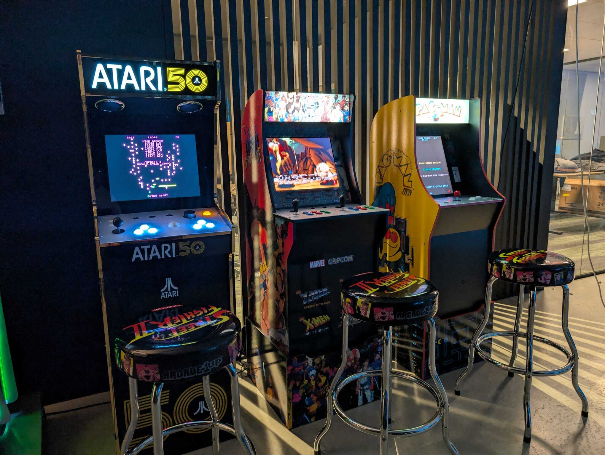 Retro en Arcade huren 1 bij Rebelz Gaming voor zakelijke events en scholen