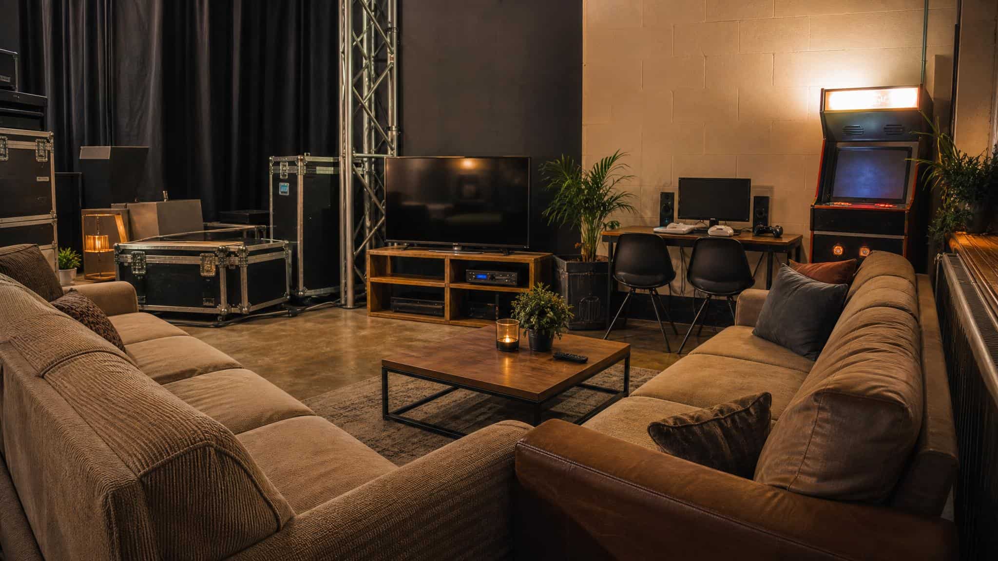 Backstage ruimte inrichten als event lounge met gaming entertainment